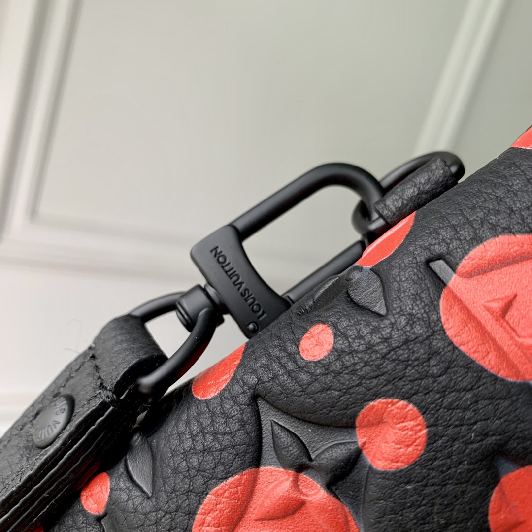 Louis Vuitton x YK Pochette To Go-30 x 21.5 x 1 CM