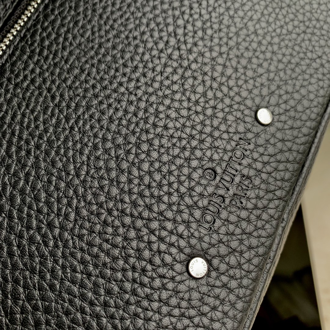 Louis Vuitton Pochette Kasai -25 x 15.5 x 6.5 CM Louis Vuitton Pochette Kasai -25 x 15.5 x 6.5 CM