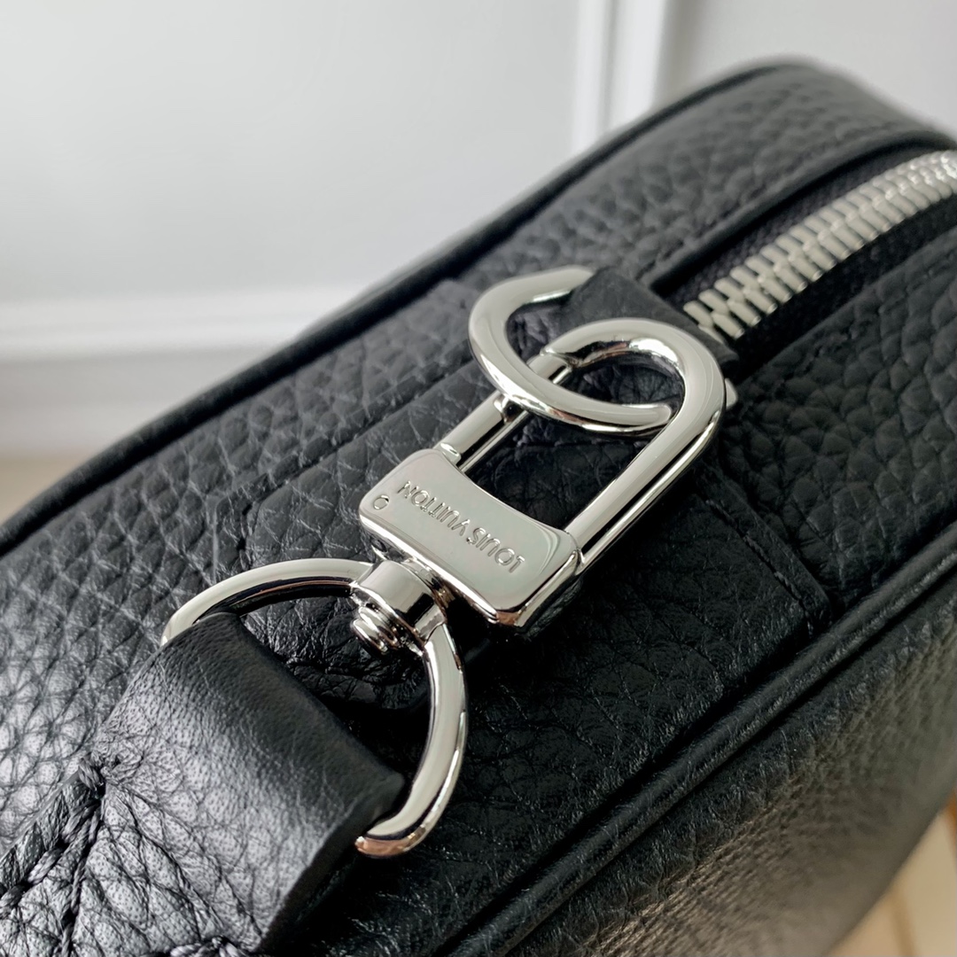 Louis Vuitton Pochette Kasai -25 x 15.5 x 6.5 CM Louis Vuitton Pochette Kasai -25 x 15.5 x 6.5 CM
