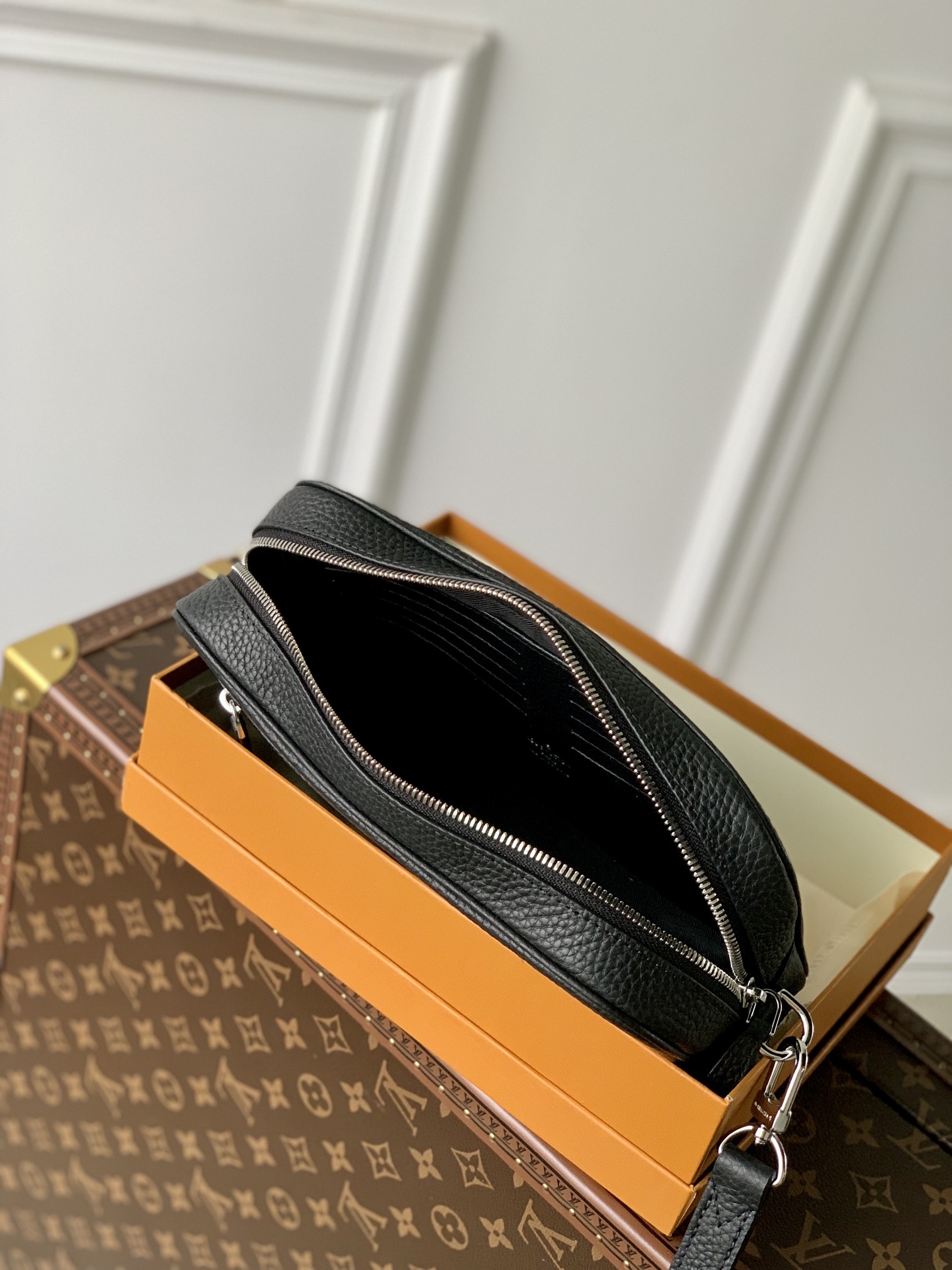 Louis Vuitton Pochette Kasai -25 x 15.5 x 6.5 CM Louis Vuitton Pochette Kasai -25 x 15.5 x 6.5 CM