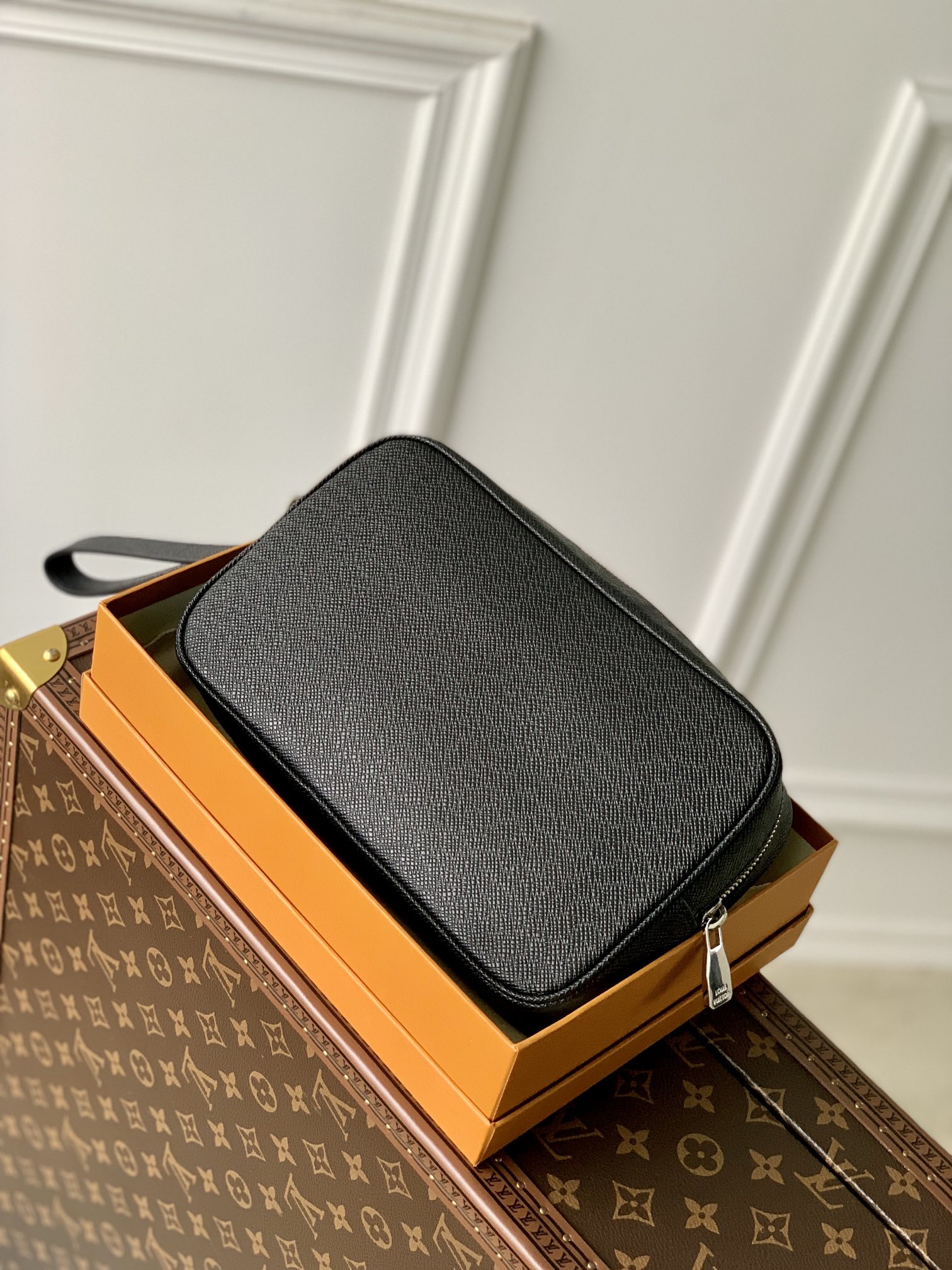 Louis Vuitton Pochette Kasai -25 x 15.5 x 6.5 CM