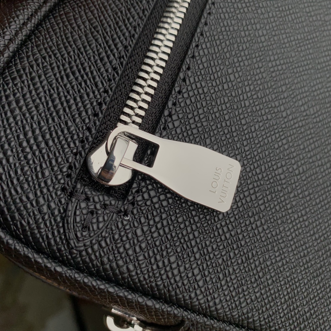 Louis Vuitton Pochette Kasai -25 x 15.5 x 6.5 CM Louis Vuitton Pochette Kasai -25 x 15.5 x 6.5 CM