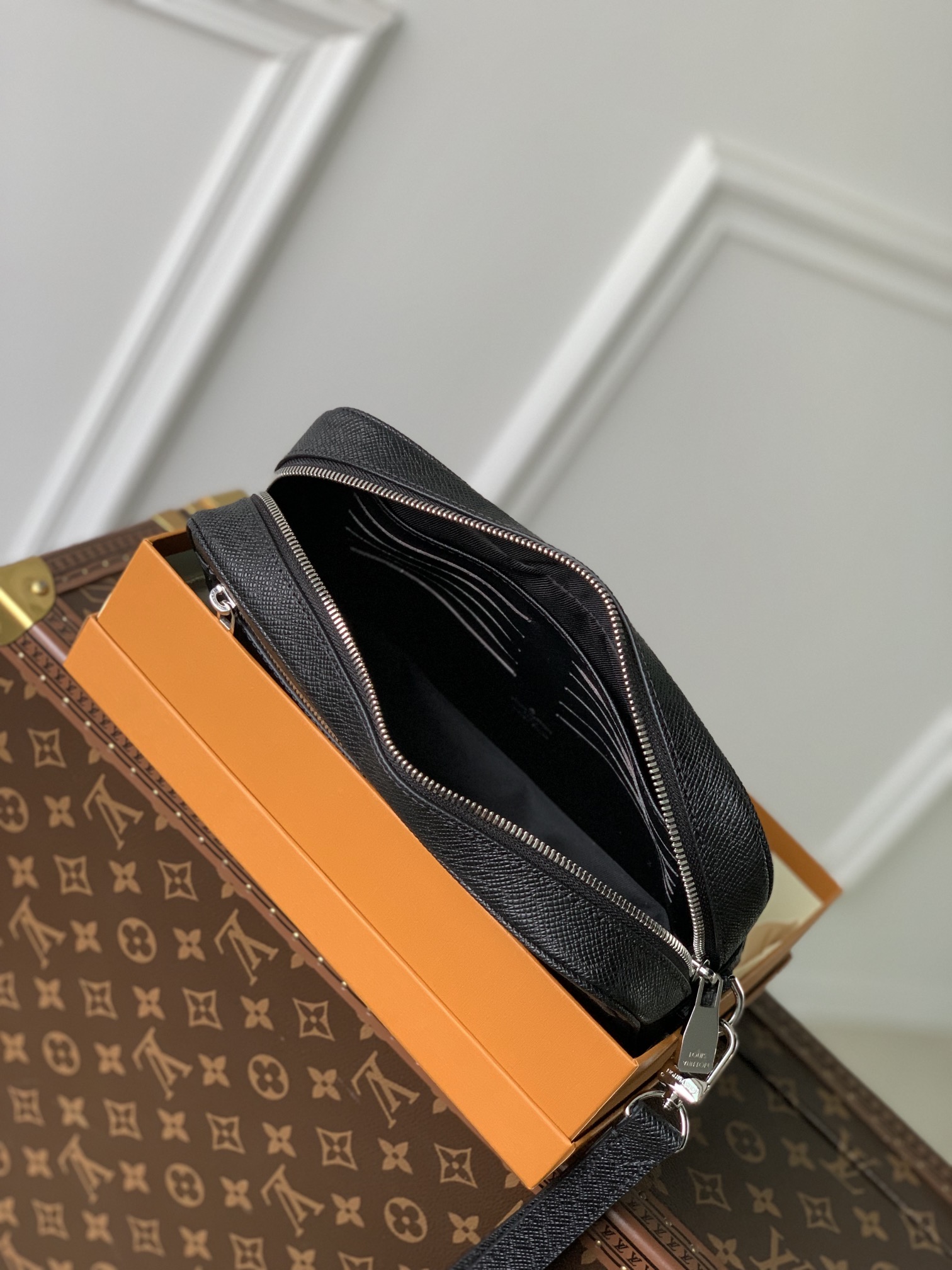 Louis Vuitton Pochette Kasai -25 x 15.5 x 6.5 CM Louis Vuitton Pochette Kasai -25 x 15.5 x 6.5 CM