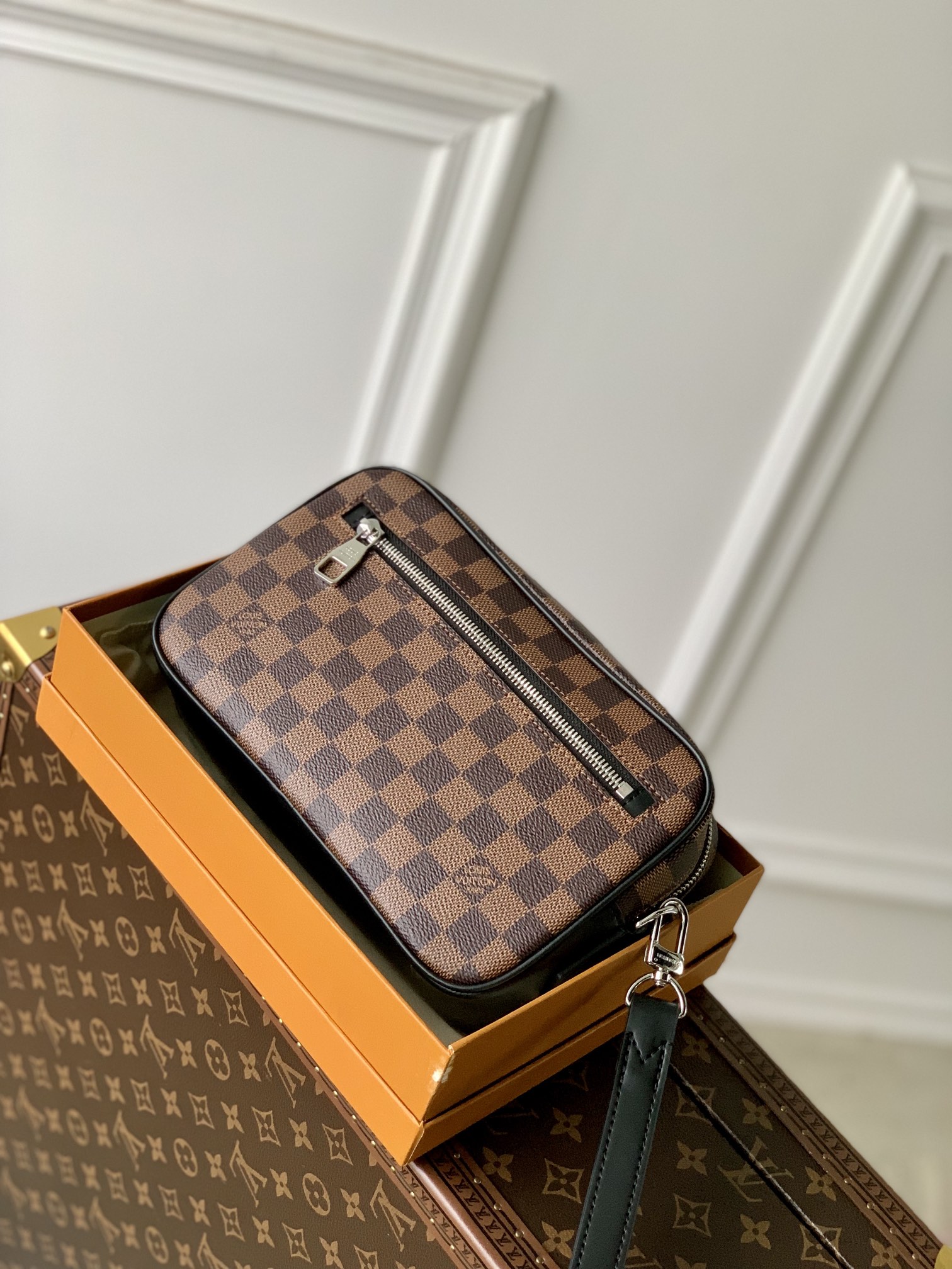 Louis Vuitton Pochette Kasai -25 x 15.5 x 6.5 CM