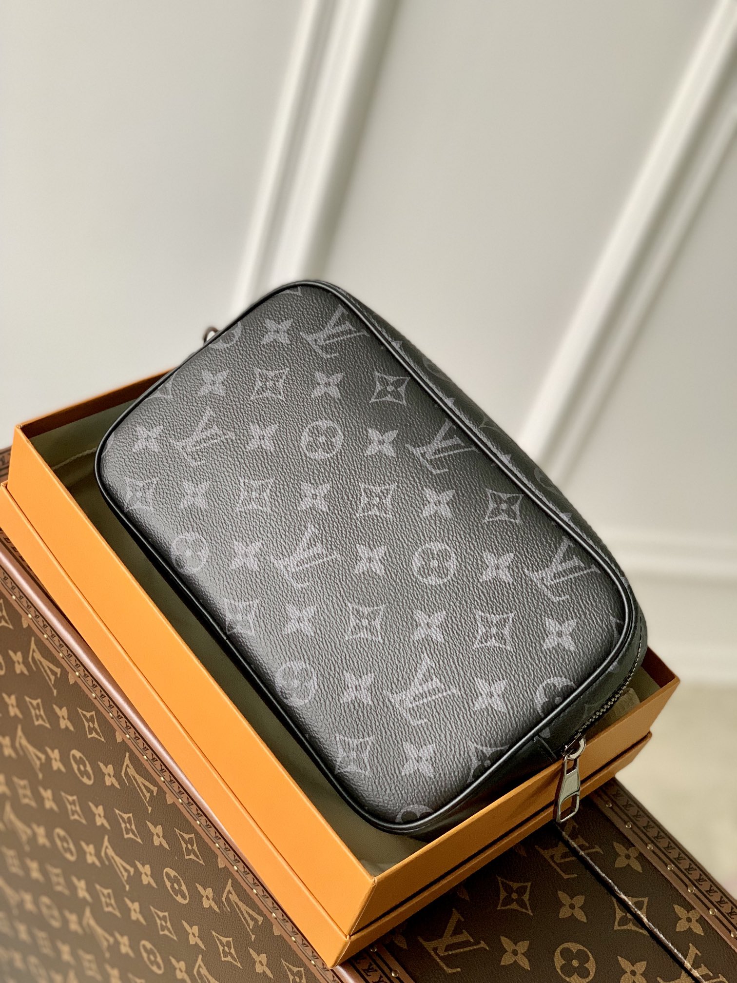 Louis Vuitton Pochette Kasai -25 x 15.5 x 6.5 CM