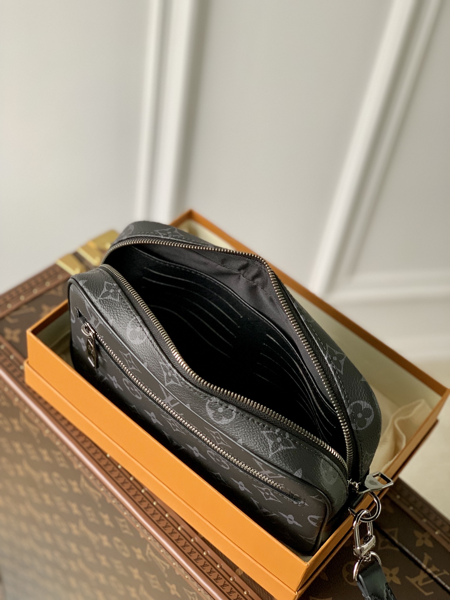 Louis Vuitton Pochette Kasai -25 x 15.5 x 6.5 CM Louis Vuitton Pochette Kasai -25 x 15.5 x 6.5 CM