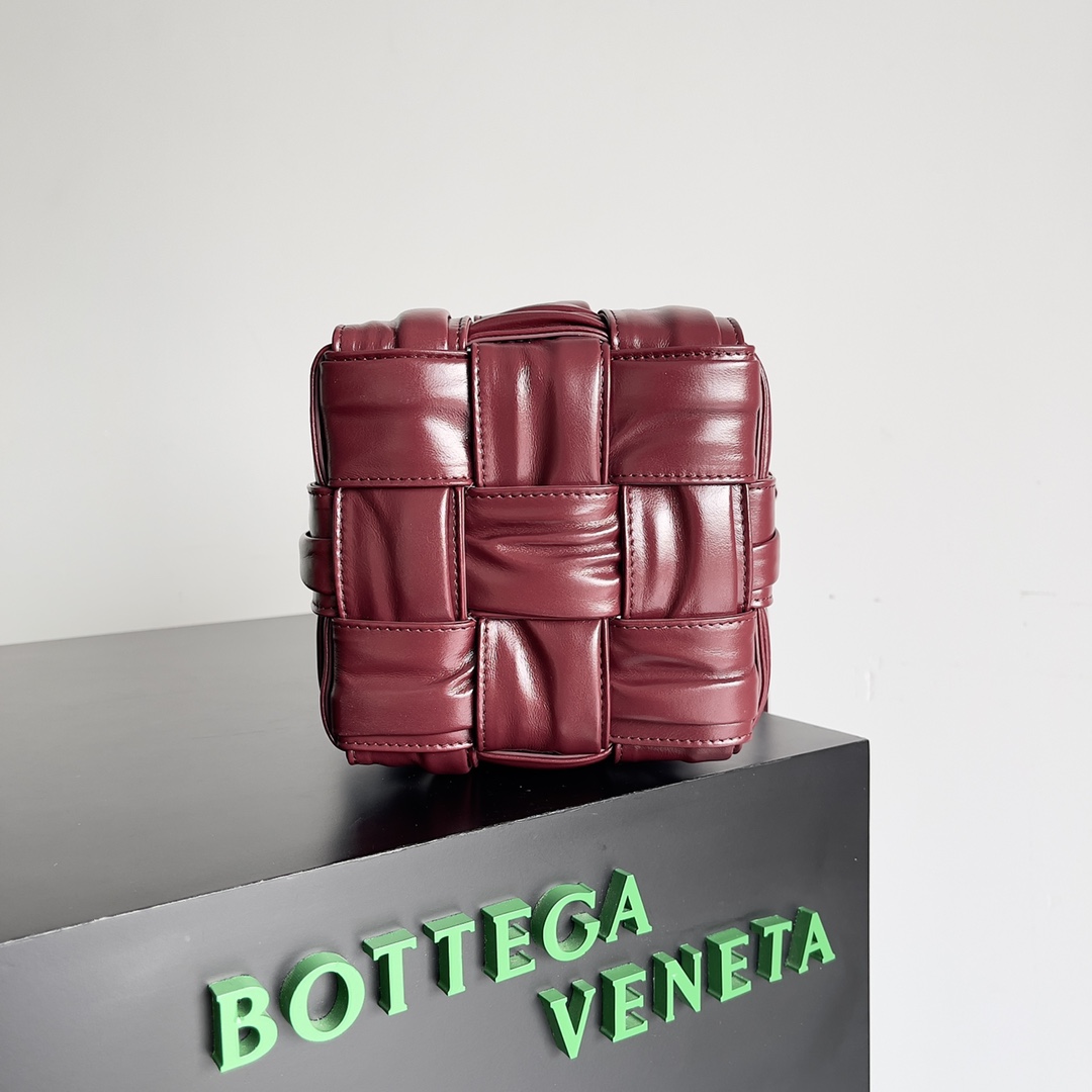 Bottega Veneta Mini Bucket-18*14*14CM Bottega Veneta Mini Bucket-18*14*14CM