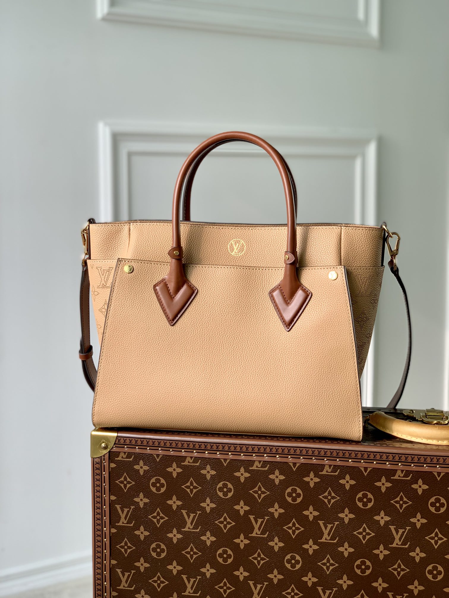 Louis Vuitton On My Side Tote Bag-M53826-30.5 x 24.5 x 14CM