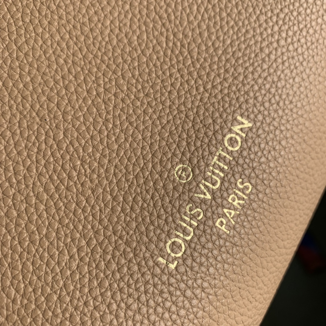 Louis Vuitton On My Side Tote Bag-M53826-30.5 x 24.5 x 14CM Louis Vuitton On My Side Tote Bag-M53826-30.5 x 24.5 x 14CM