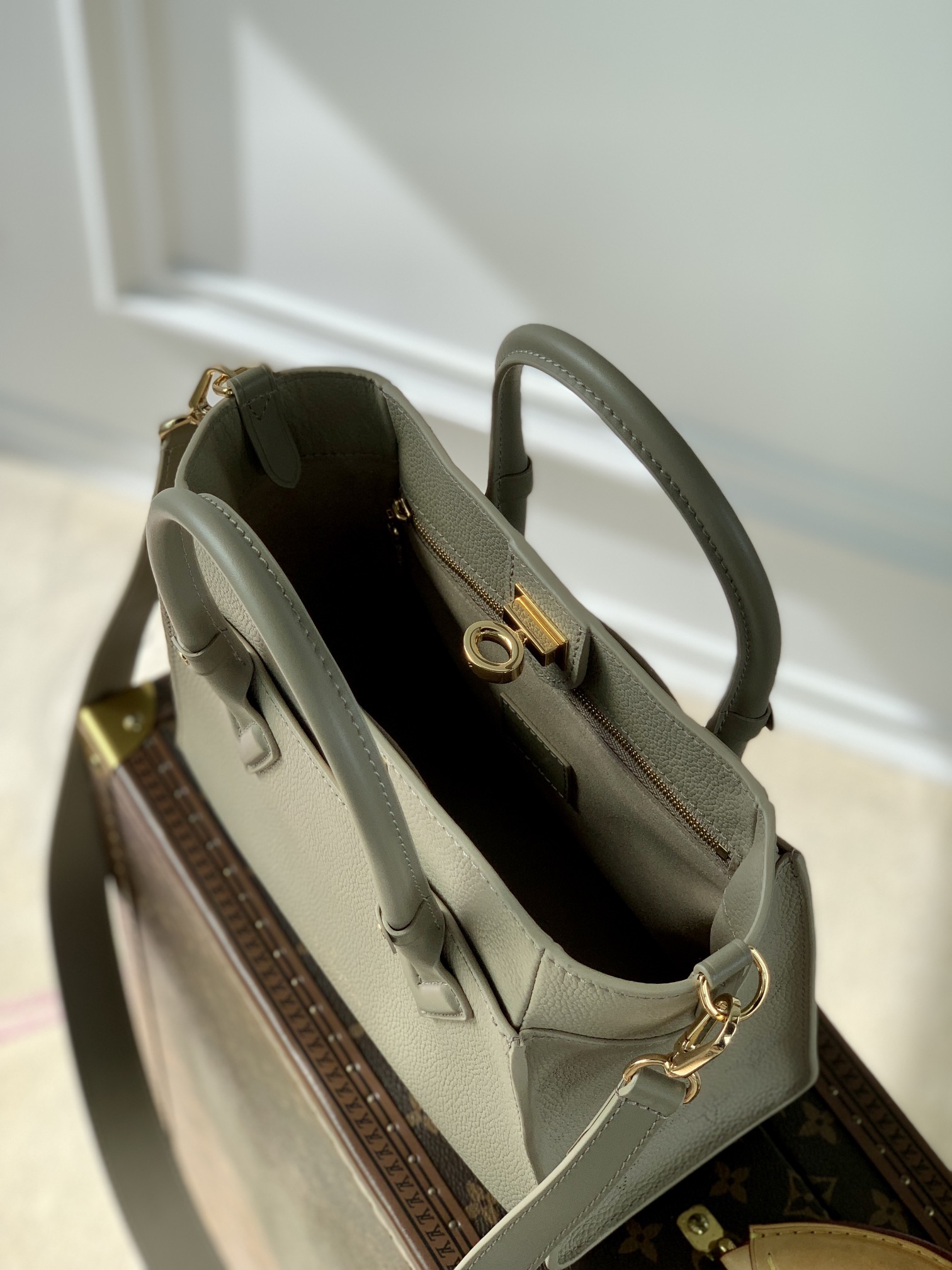 Louis Vuitton On My Side Tote Bag-25*20*12CM