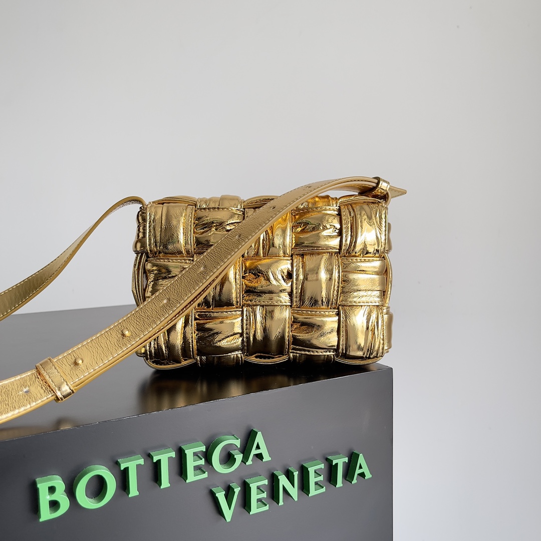 Bottega Veneta Cassette Bag-19*4*12CM