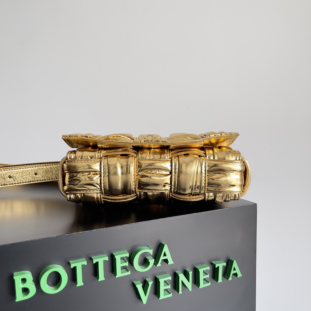 Bottega Veneta Cassette Bag-19*4*12CM