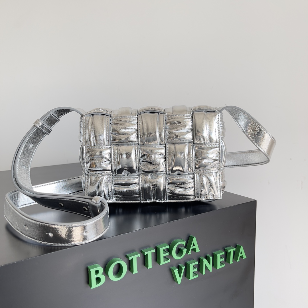 Bottega Veneta Cassette Bag-19*4*12CM