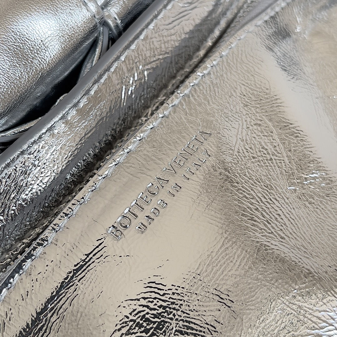 Bottega Veneta Cassette Bag-19*4*12CM