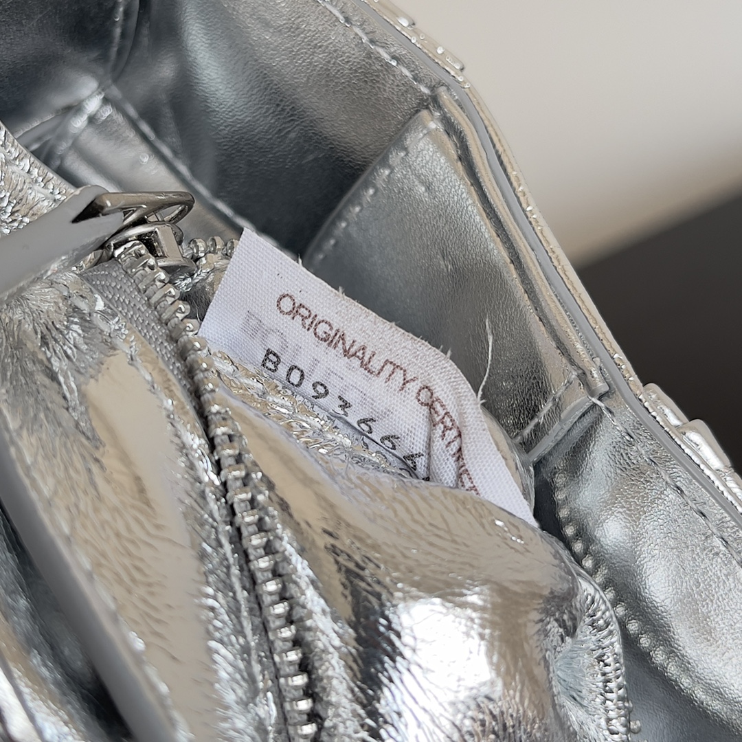 Bottega Veneta Cassette Bag-19*4*12CM