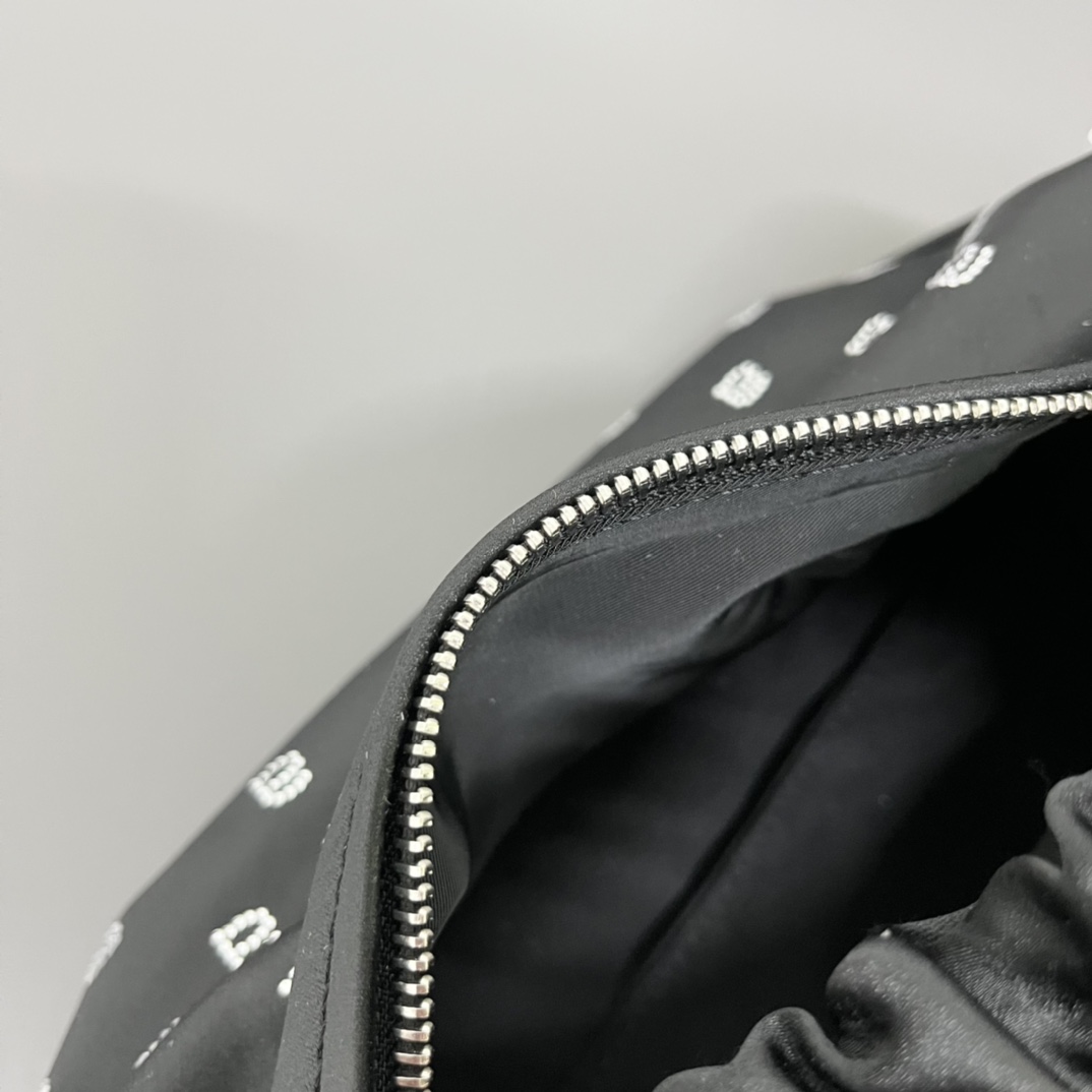Bottega Veneta Cassette Bag-21CM
