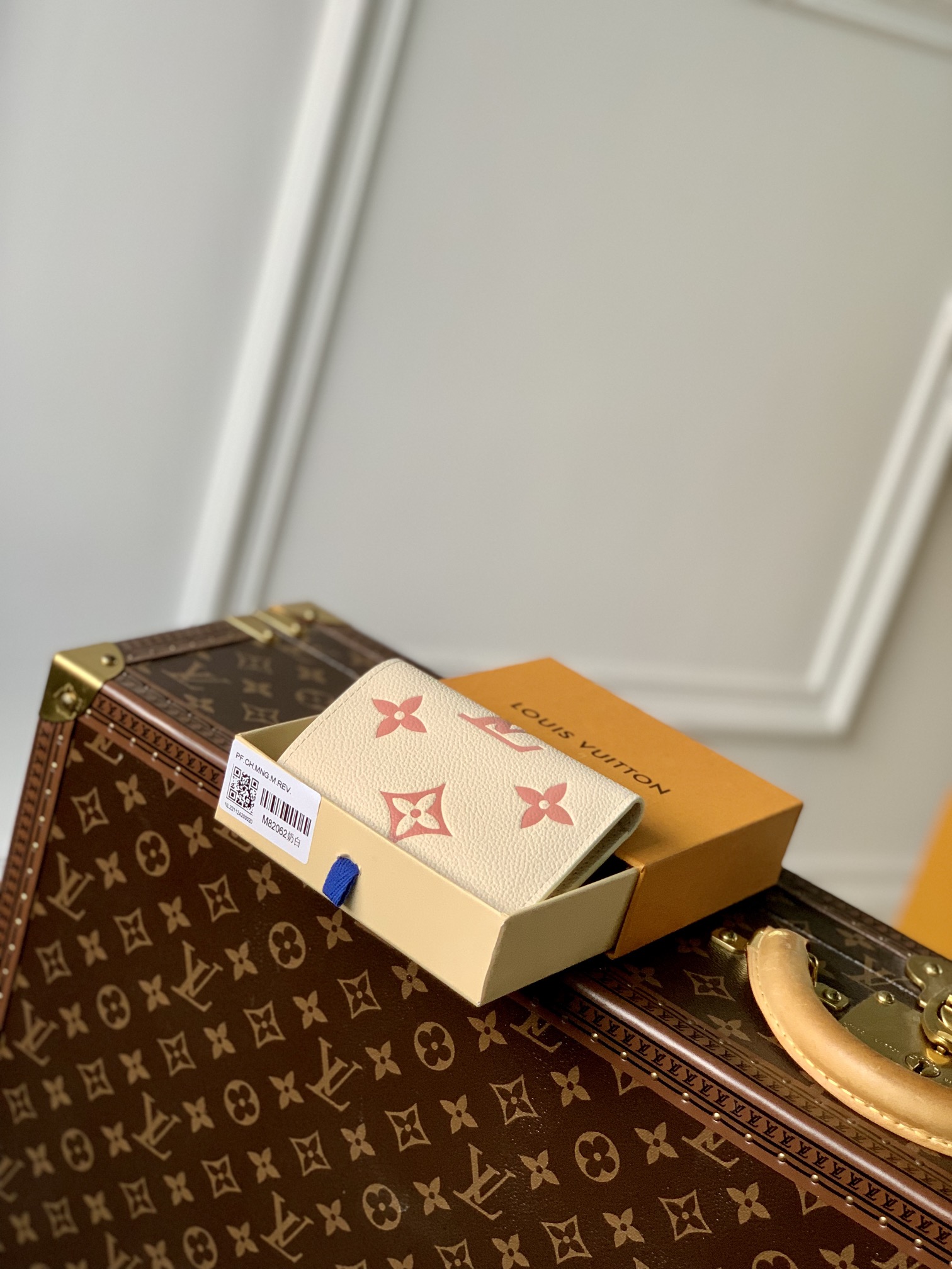 Louis Vuitton Wallet M82062-12 x 9.5 x 1.5CM