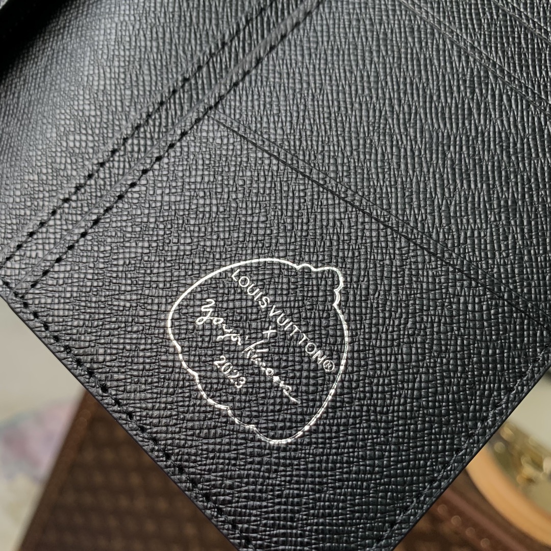 Louis Vuitton Wallet M81980-19 x 10.5 x 2 CM