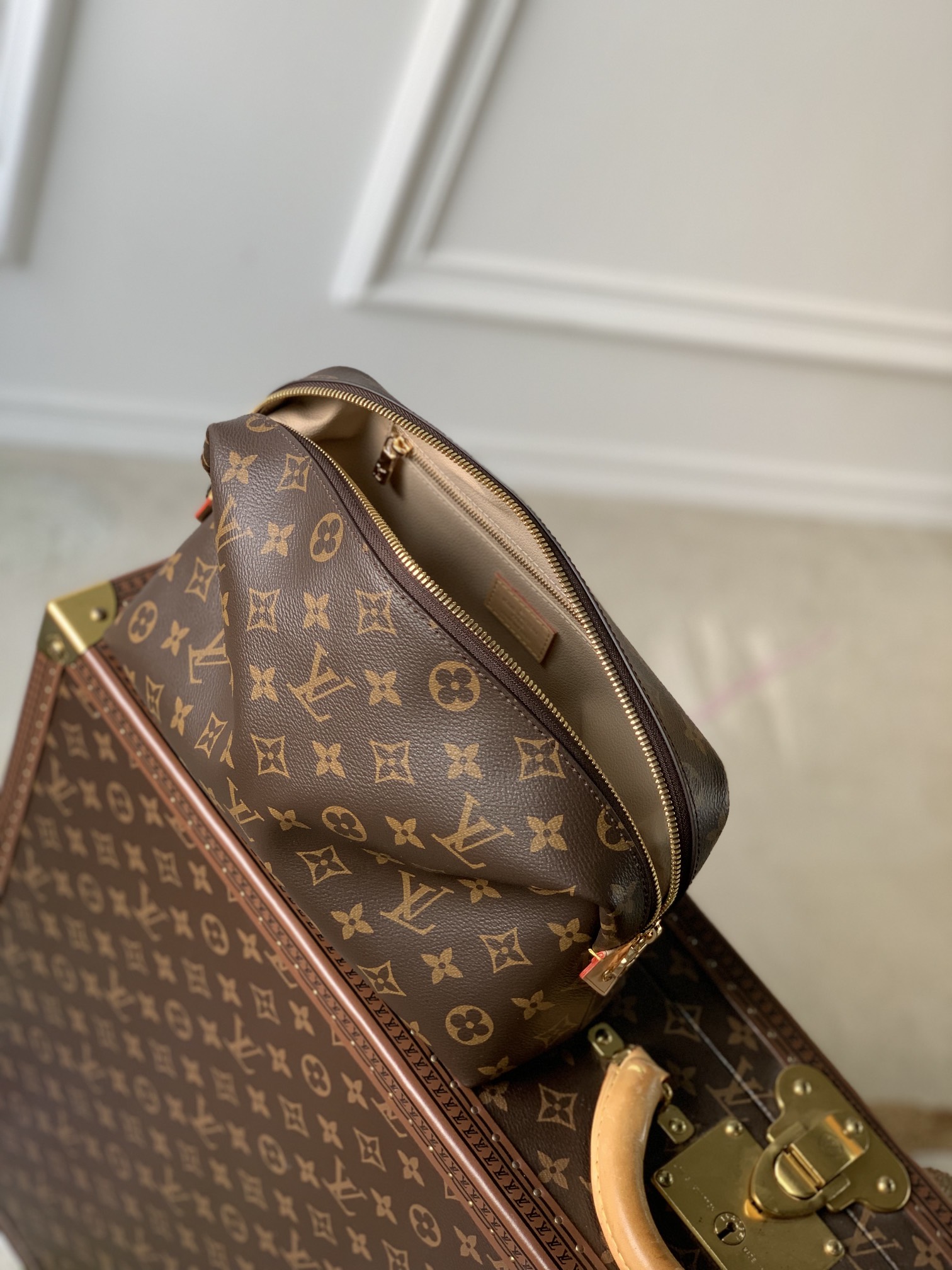 Louis Vuitton Cosmetic Bag M46458-27*18*9CM
