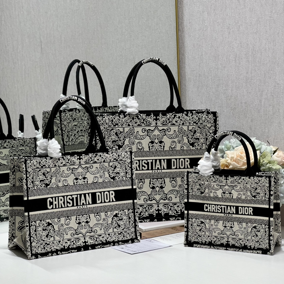 Diro Book Tote