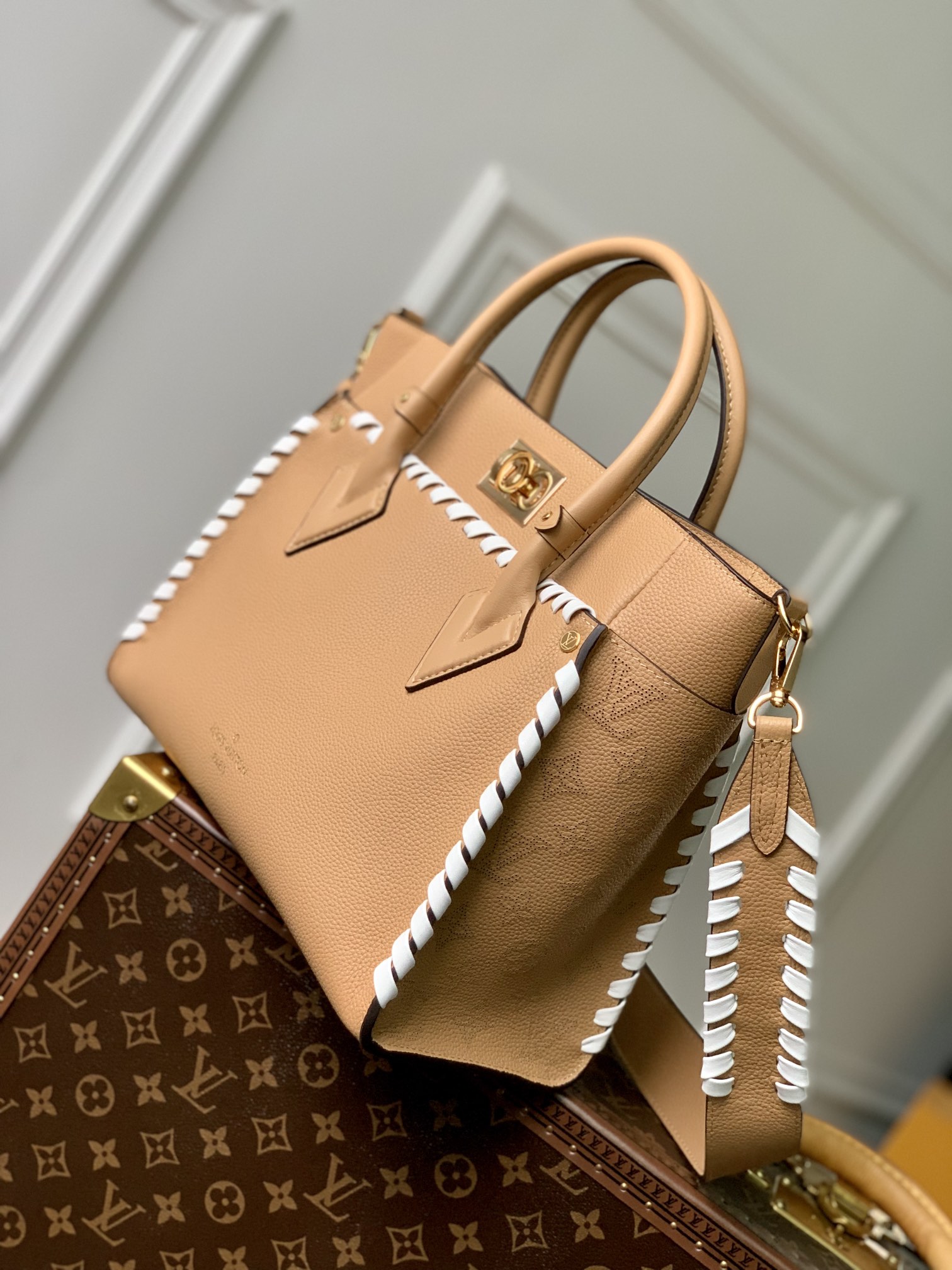 Louis Vuitton On My Side Tote Bag-M21569-30.5*24.5*14CM