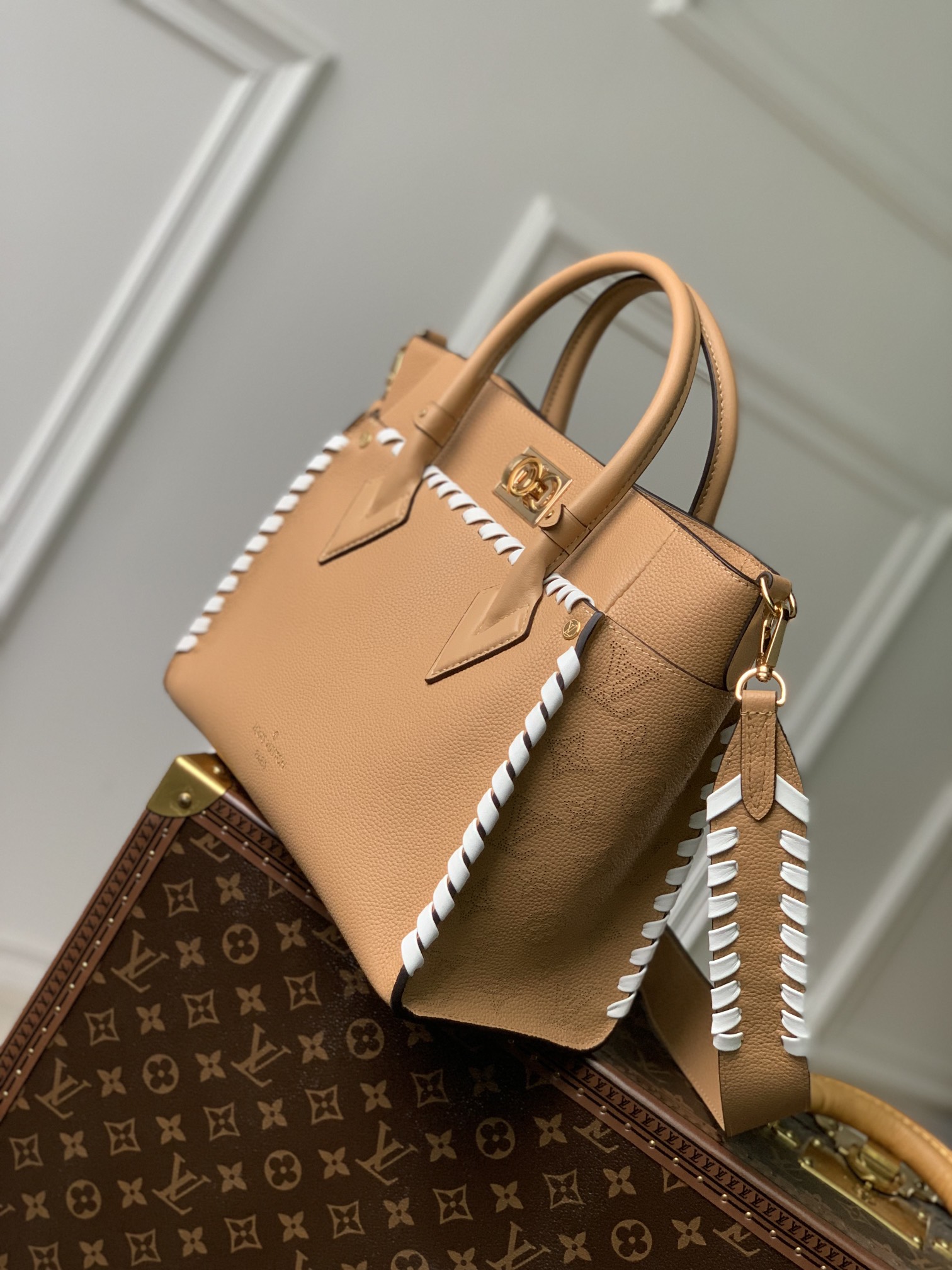 Louis Vuitton On My Side Tote Bag-M21569-30.5*24.5*14CM Louis Vuitton On My Side Tote Bag-M21569-30.5*24.5*14CM