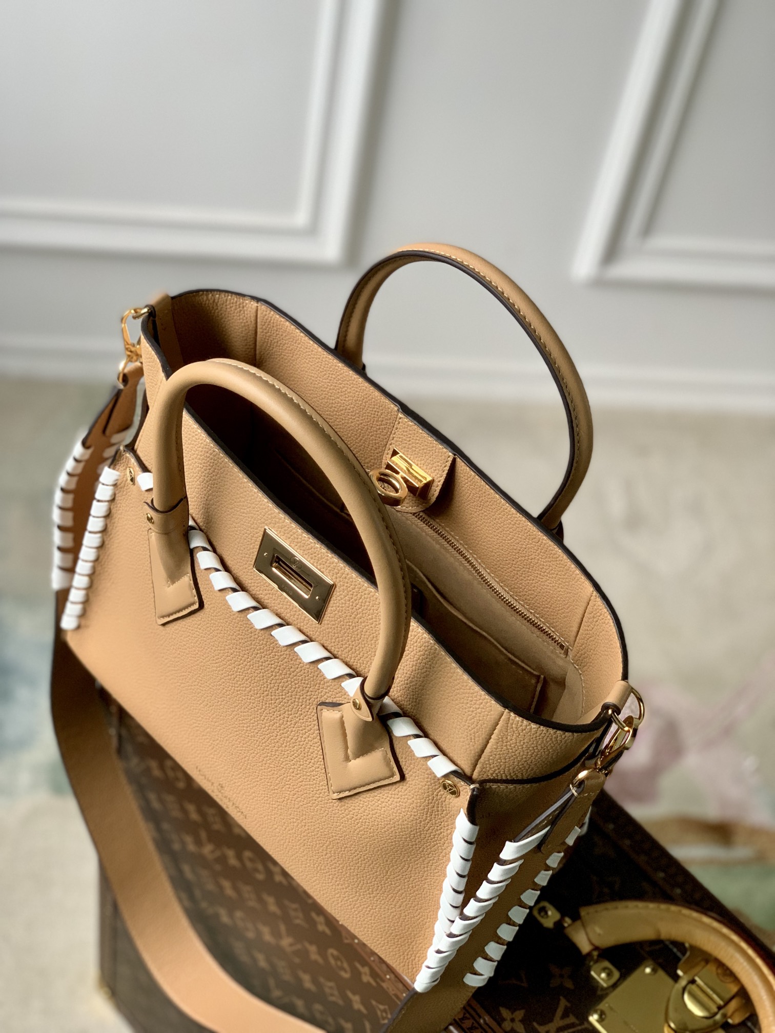 Louis Vuitton On My Side Tote Bag-M21569-30.5*24.5*14CM Louis Vuitton On My Side Tote Bag-M21569-30.5*24.5*14CM