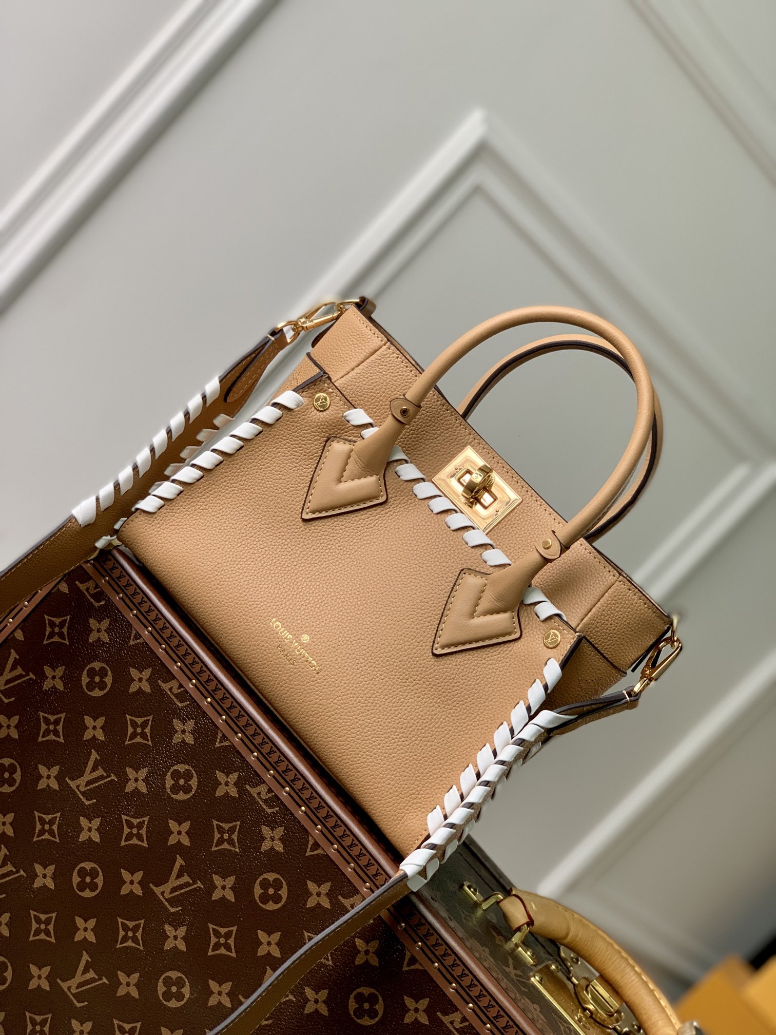Louis Vuitton On My Side Tote Bag-25*20*12CM