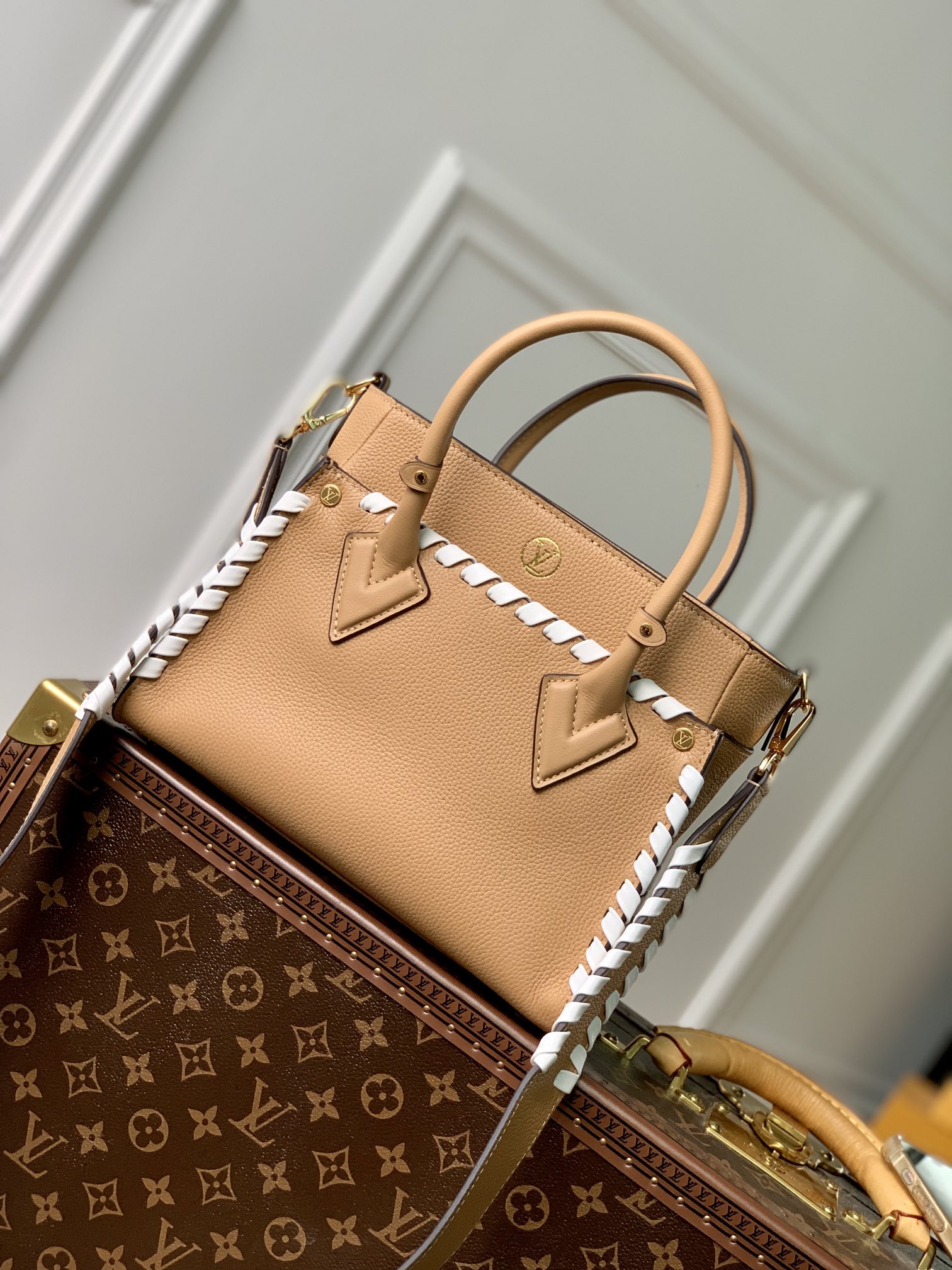 Louis Vuitton On My Side Tote Bag-25*20*12CM Louis Vuitton On My Side Tote Bag-25*20*12CM