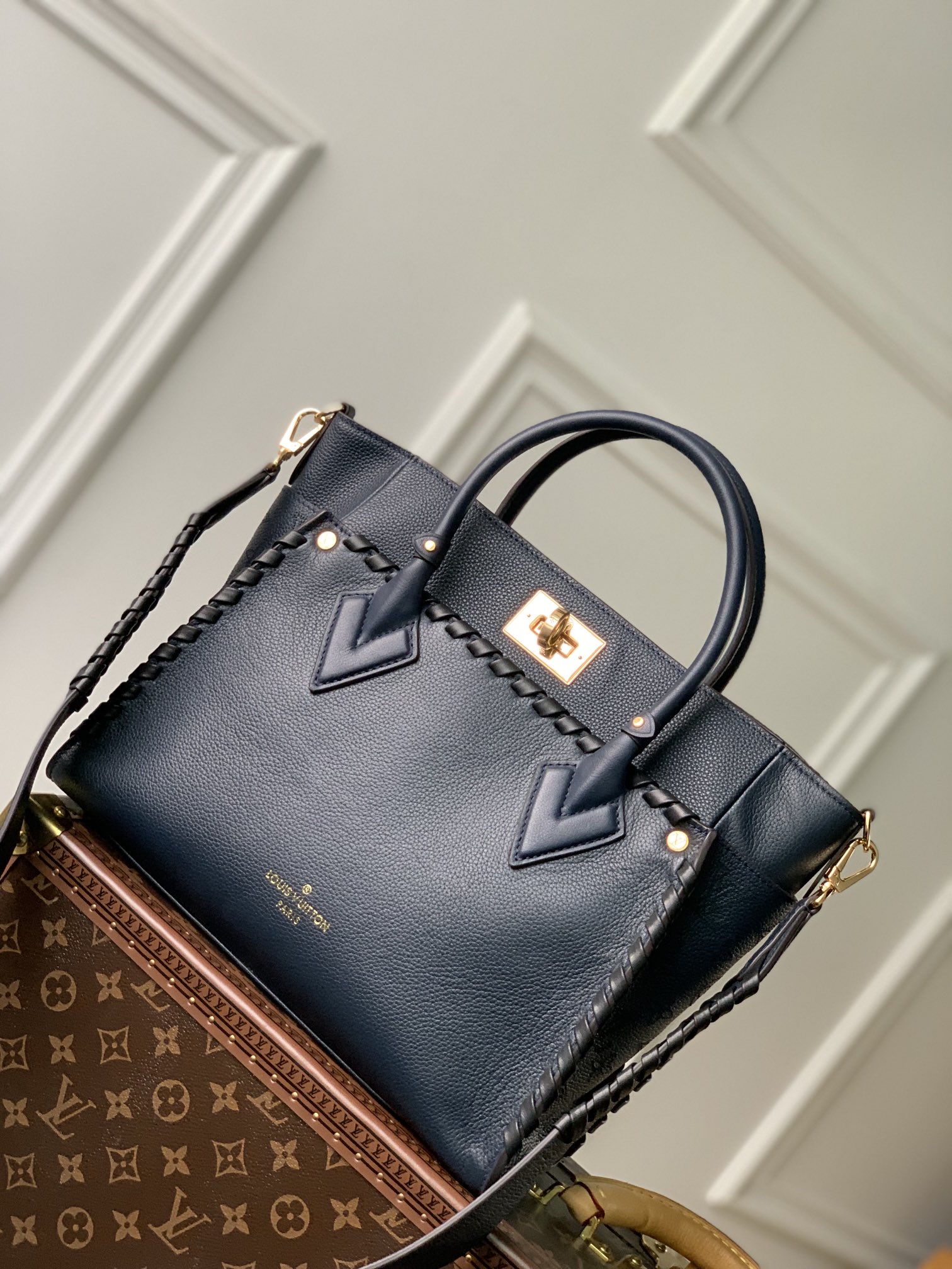 Louis Vuitton On My Side Tote Bag-M21569-30.5*24.5*14CM