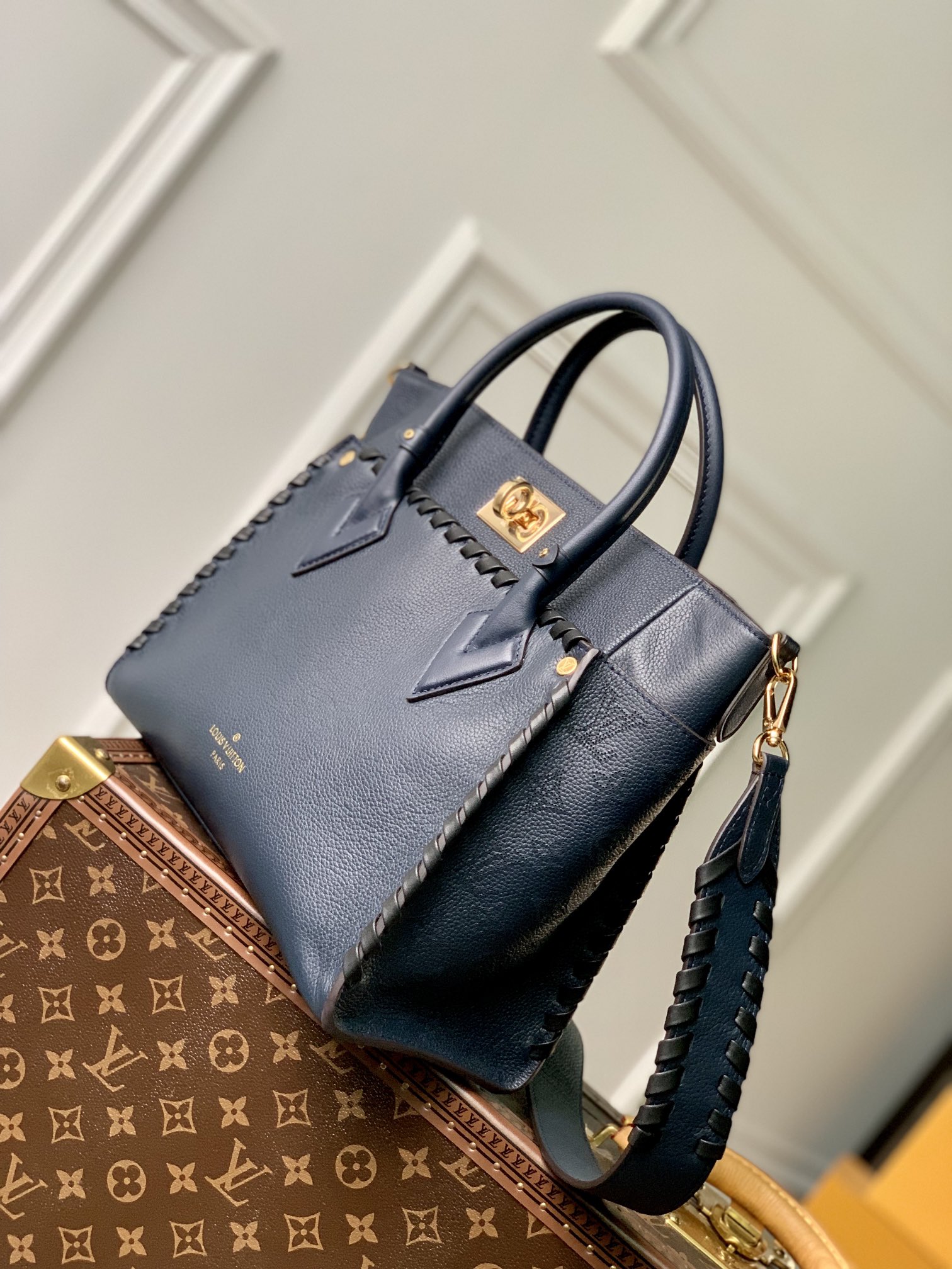 Louis Vuitton On My Side Tote Bag-M21569-30.5*24.5*14CM Louis Vuitton On My Side Tote Bag-M21569-30.5*24.5*14CM