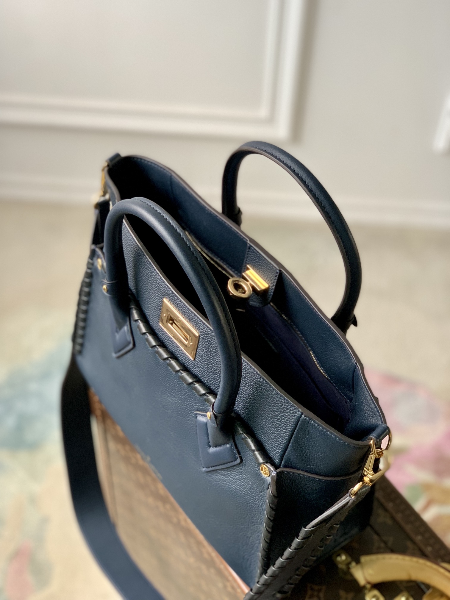 Louis Vuitton On My Side Tote Bag-M21569-30.5*24.5*14CM Louis Vuitton On My Side Tote Bag-M21569-30.5*24.5*14CM