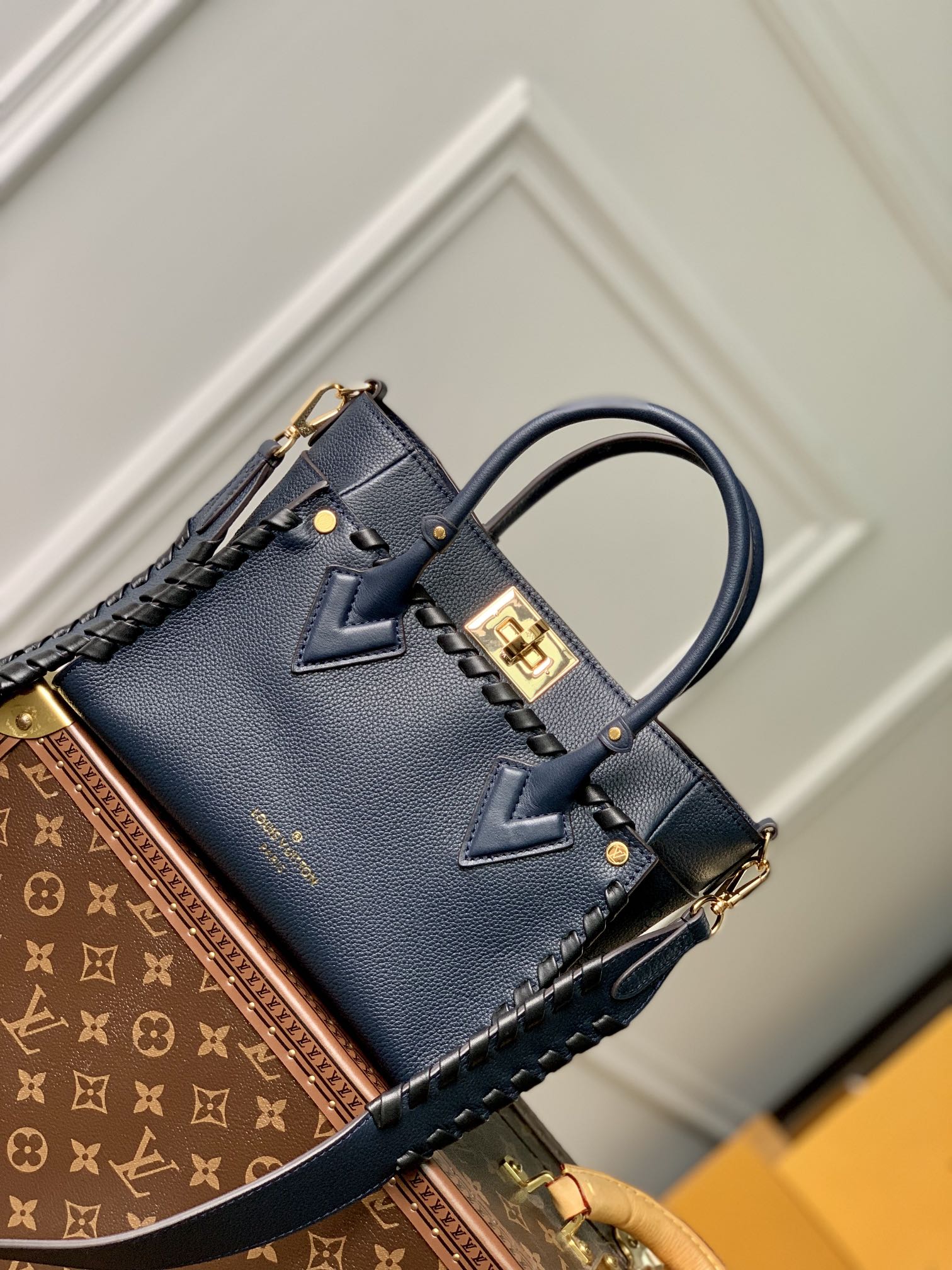 Louis Vuitton On My Side Tote Bag-25*20*12CM