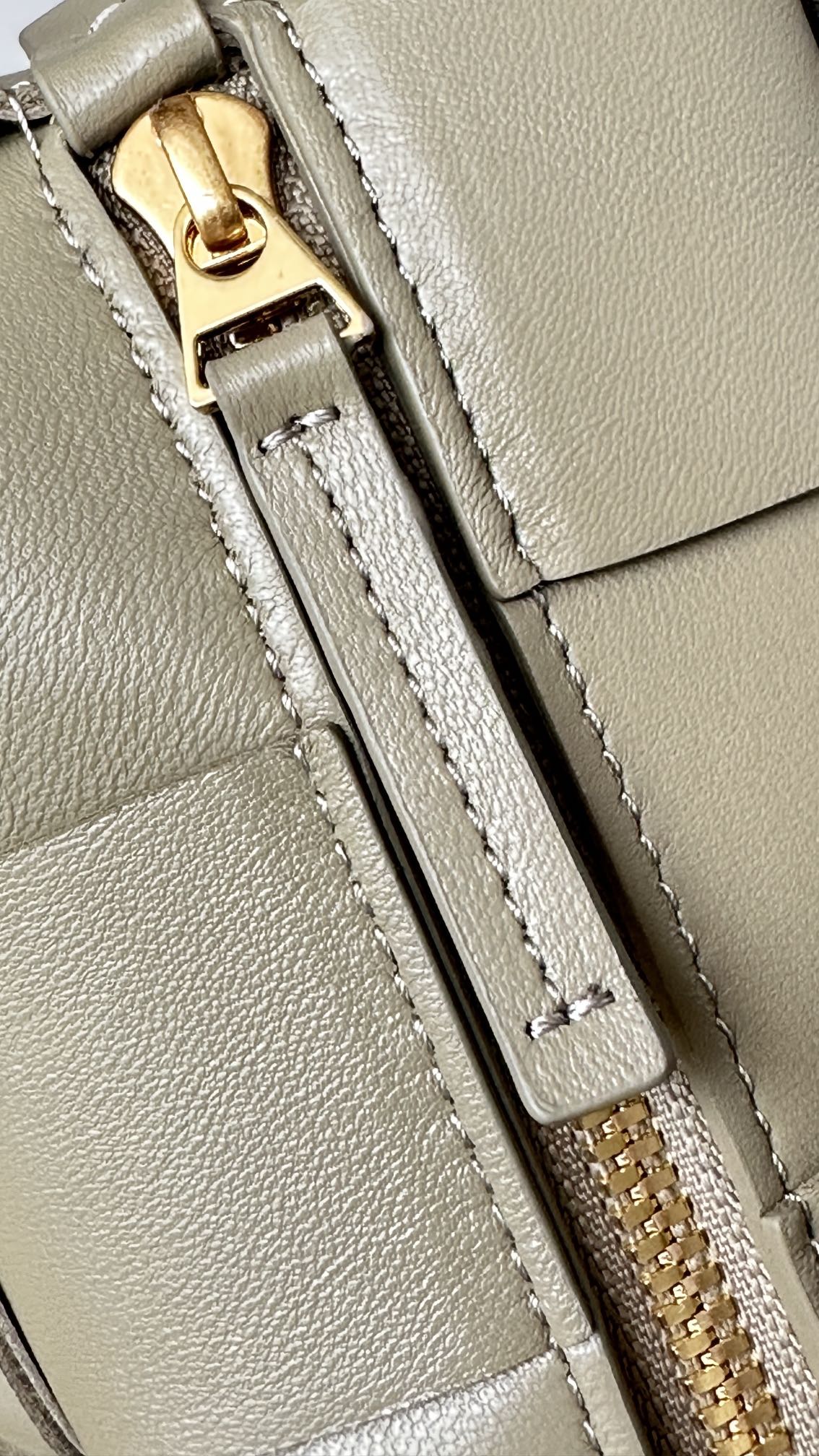Bottega Veneta Brick Mini Cassette Bag-23.5*10*10CM