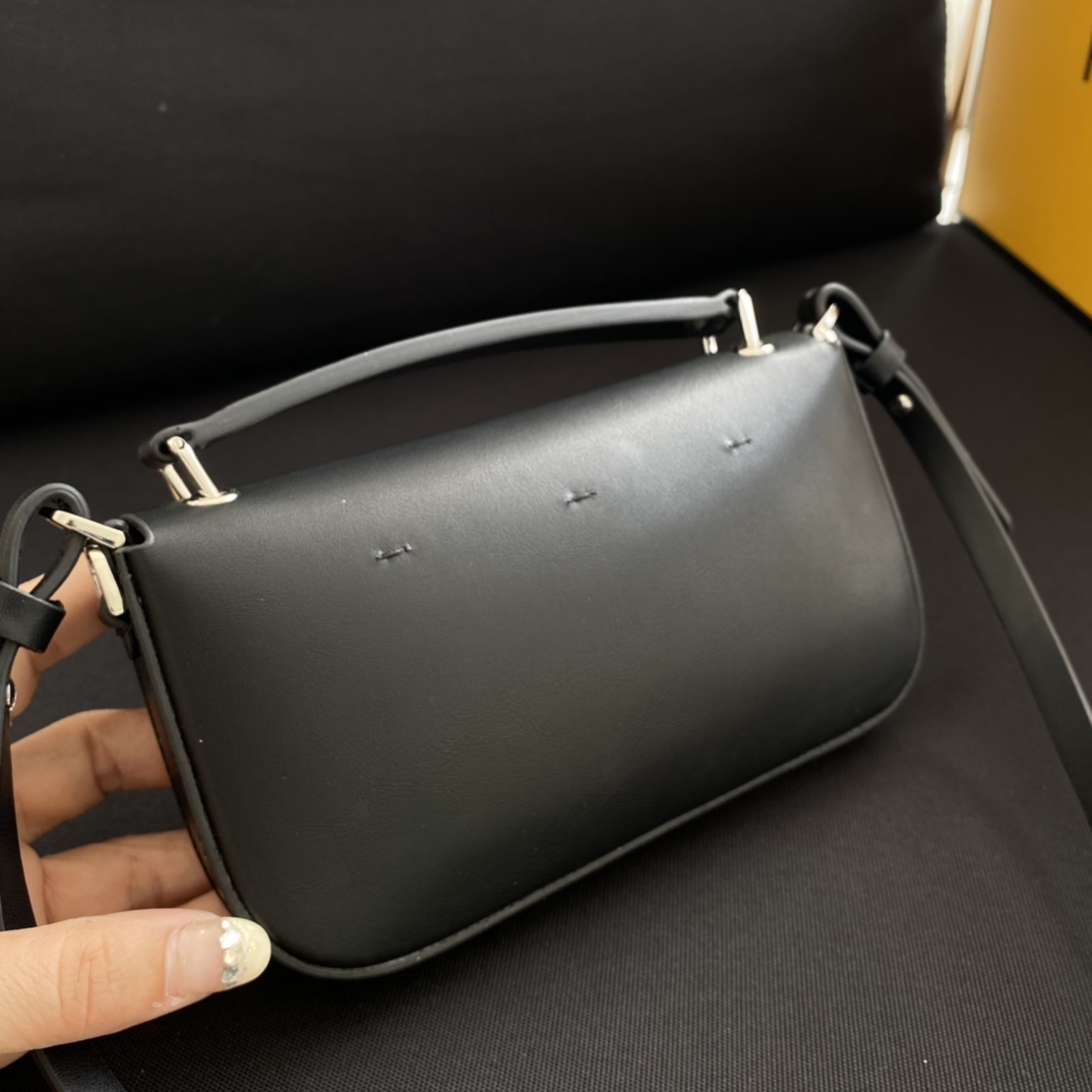 FendI Baguette Bag-19×14×4CM