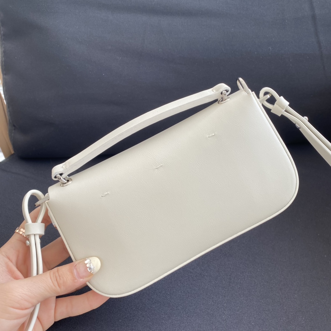 FendI Baguette Bag-19×14×4CM