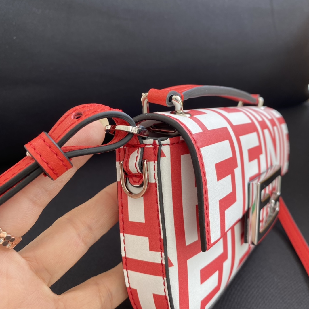 FendI Baguette Bag-19×14×4CM