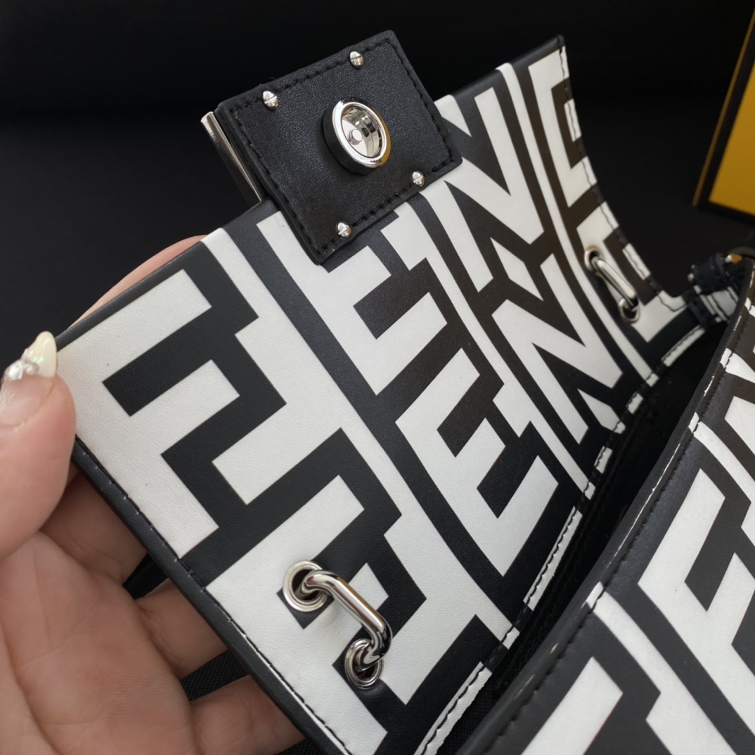 FendI Baguette Bag-19×14×4CM