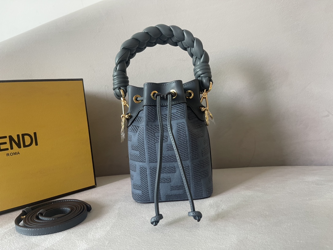 Fendi Mini Mon Tresor Bag -12x18x10CM