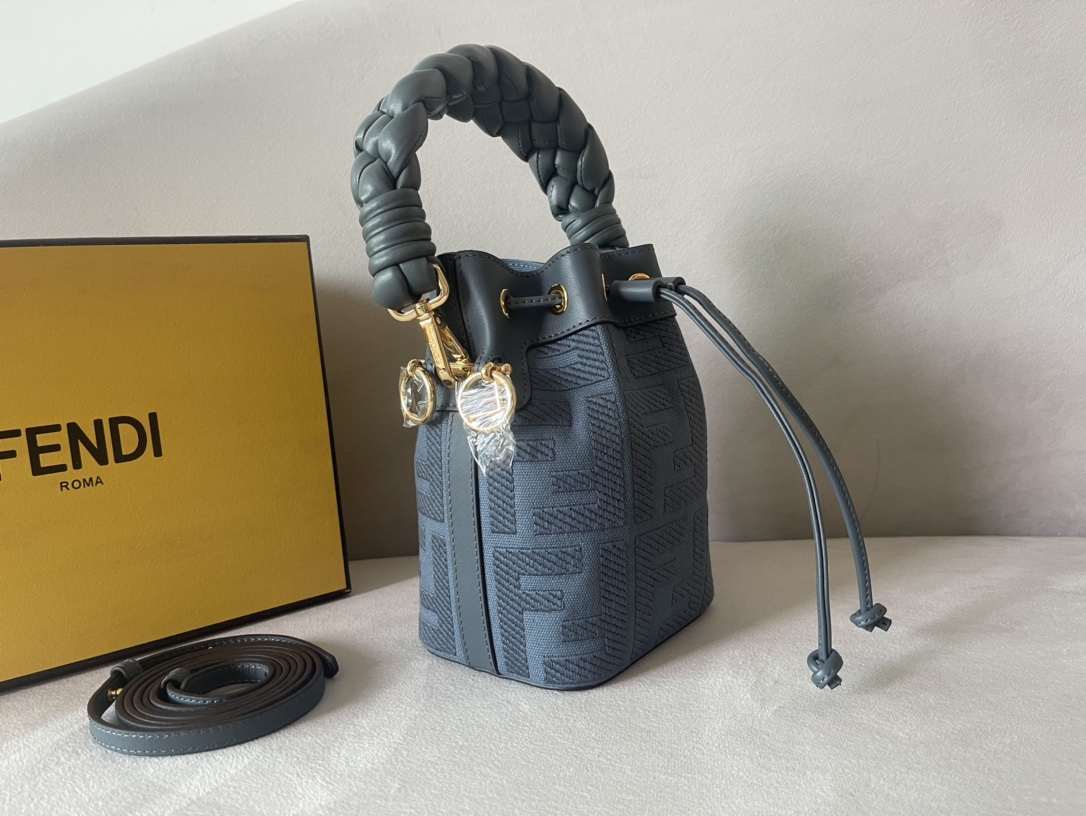 Fendi Mini Mon Tresor Bag -12x18x10CM