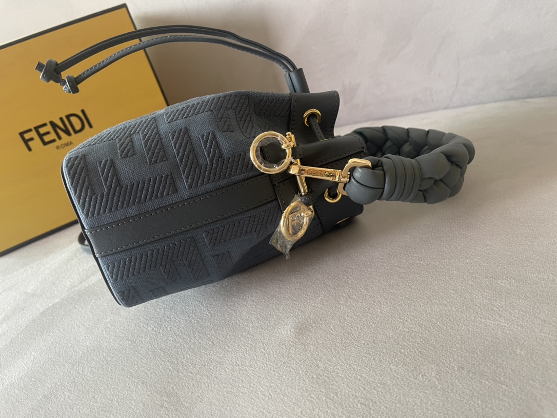 Fendi Mini Mon Tresor Bag -12x18x10CM