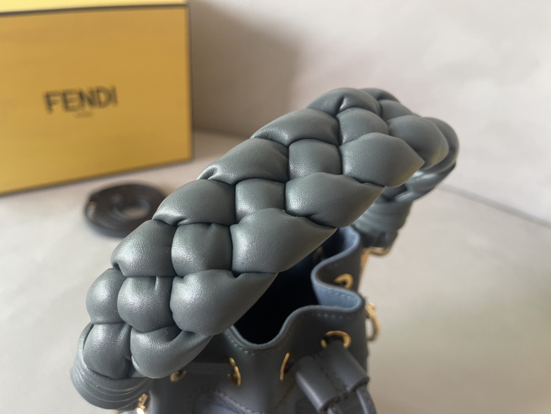 Fendi Mini Mon Tresor Bag -12x18x10CM