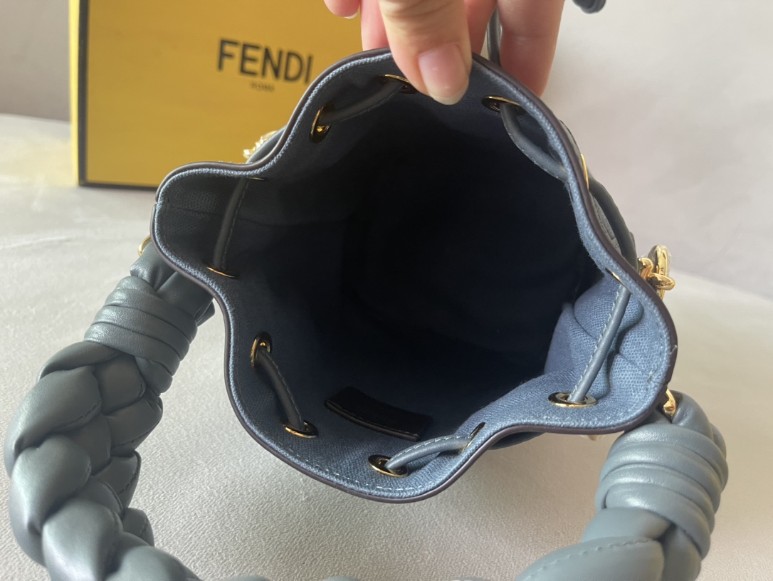 Fendi Mini Mon Tresor Bag -12x18x10CM