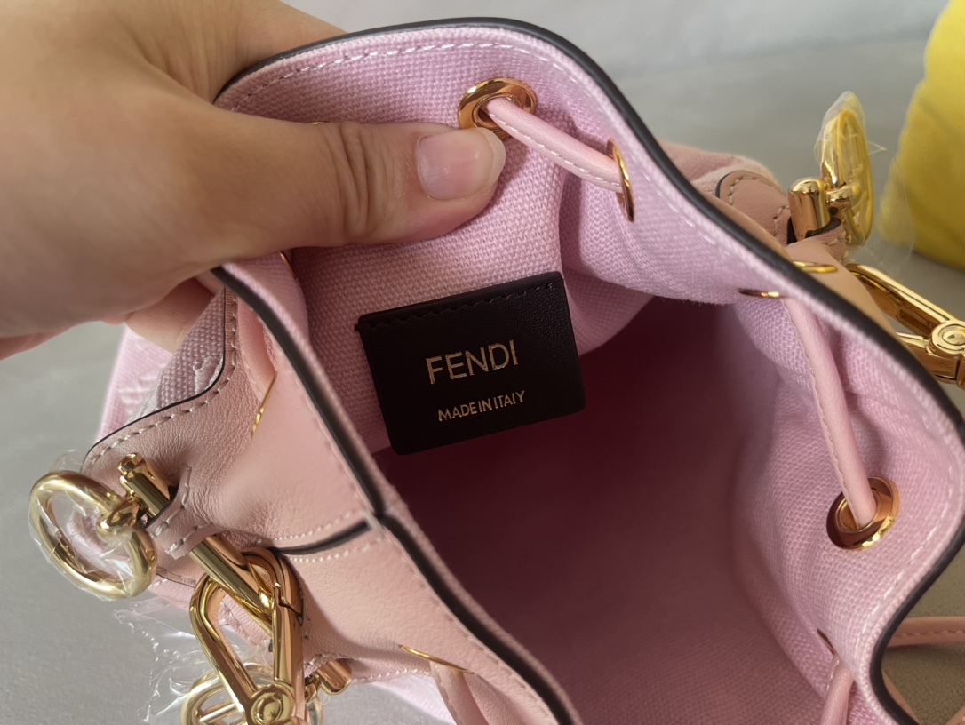 Fendi Mini Mon Tresor Bag -12x18x10CM