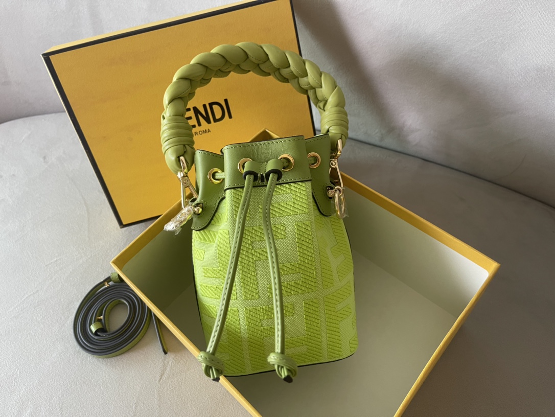 Fendi Mini Mon Tresor Bag -12x18x10CM