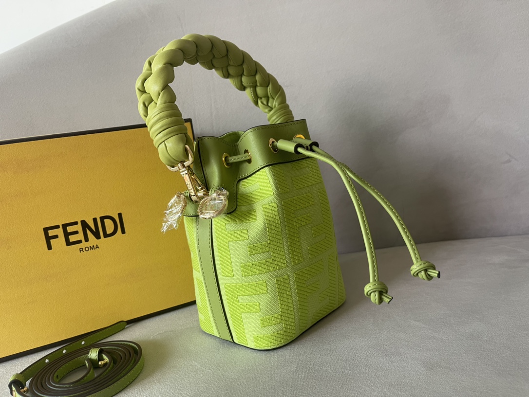 Fendi Mini Mon Tresor Bag -12x18x10CM