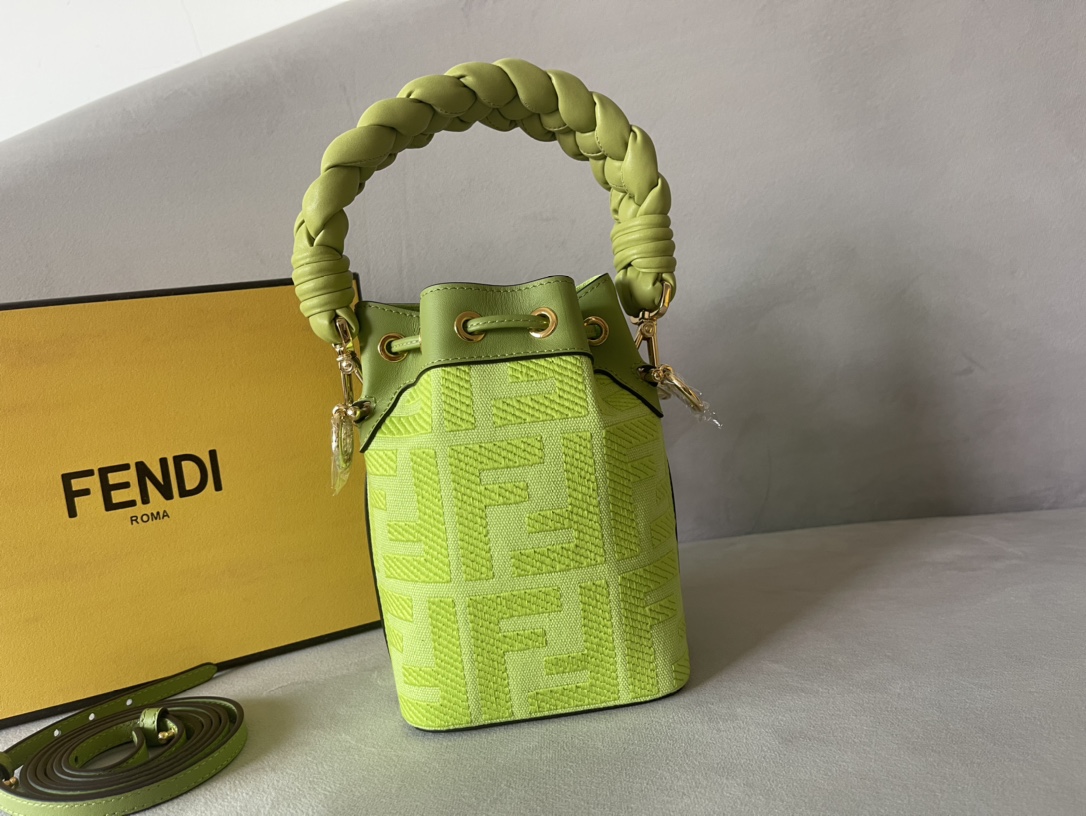 Fendi Mini Mon Tresor Bag -12x18x10CM