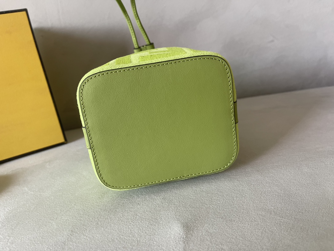 Fendi Mini Mon Tresor Bag -12x18x10CM