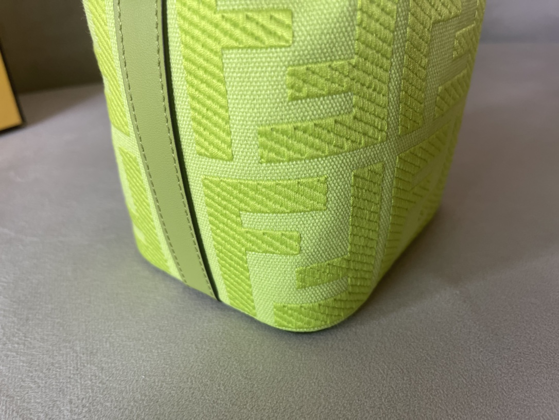 Fendi Mini Mon Tresor Bag -12x18x10CM