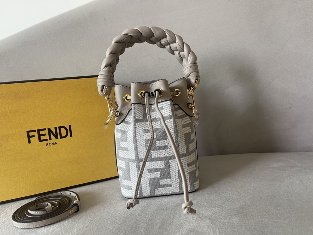 Fendi Mini Mon Tresor Bag -12x18x10CM
